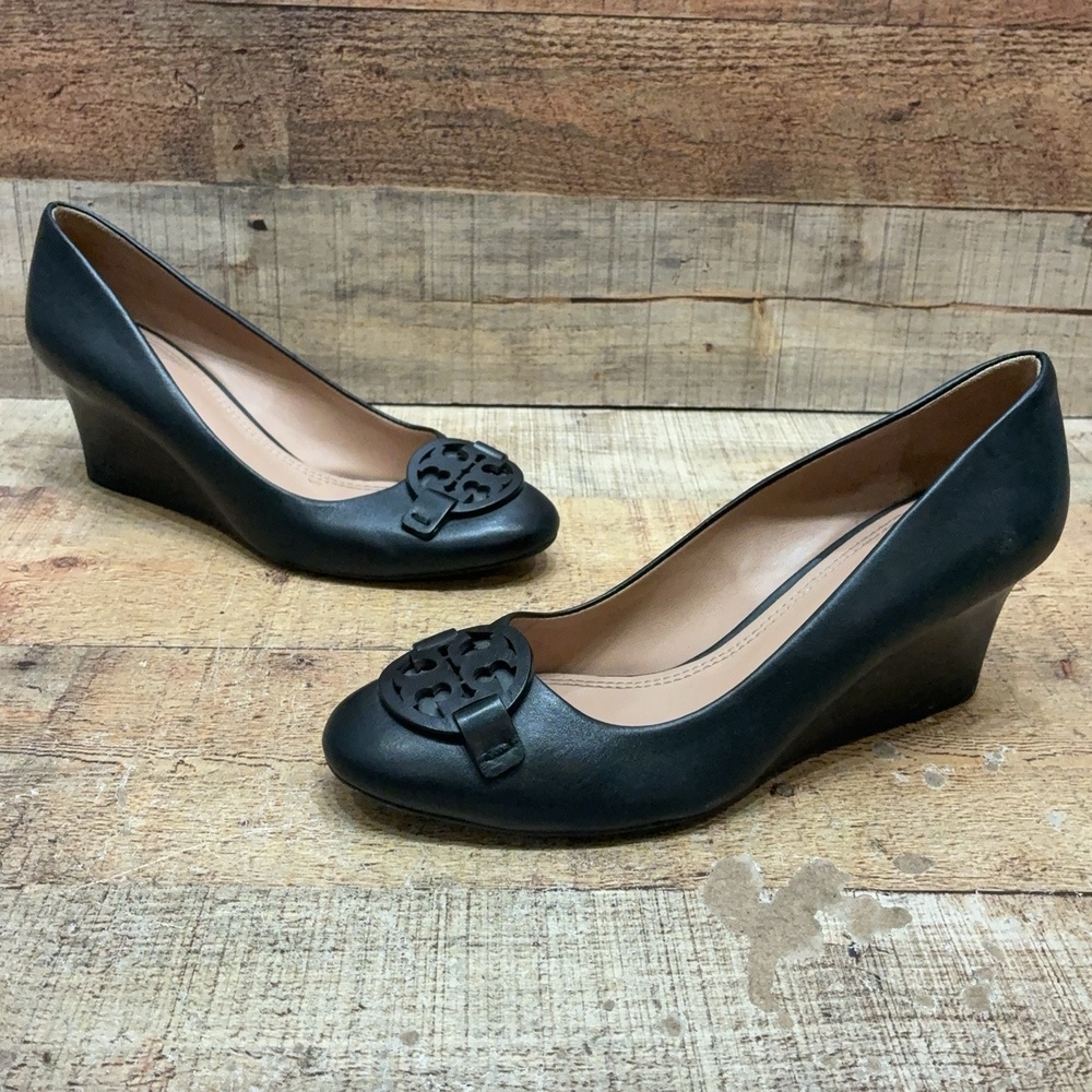 Tory Burch Wedge Pumps Womens Size 8.5 39 Black Leather Logo Round Toe Shoes